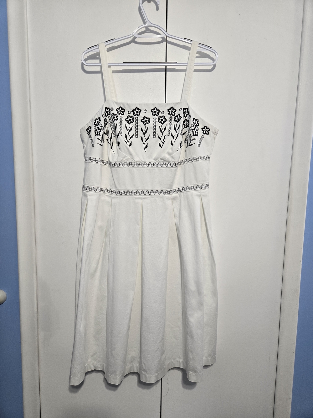 Dorby White Embroidered Dress 16W Floral‎ Black Stitch Sleeveless Fit & Flare